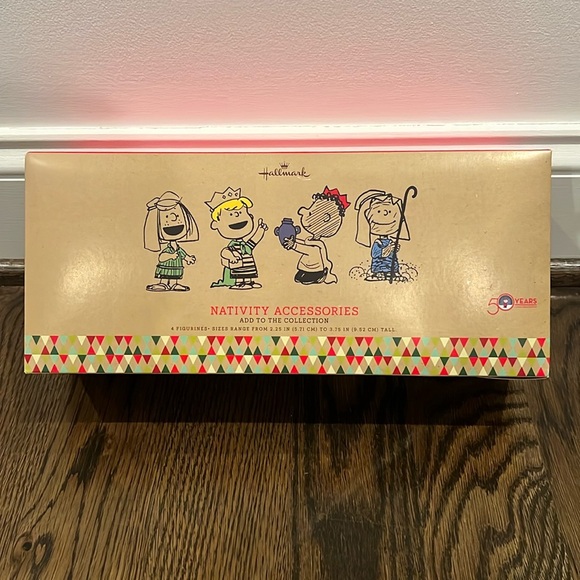 NIB! 2014 Hallmark Peanuts Gallery 4 Piece Nativity Accessories Collection - Picture 1 of 13